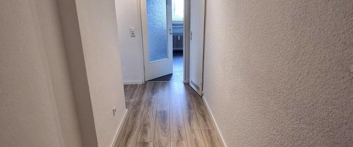 2- Zimmer- Erdgeschosswohnung mit Balkon und Stellplatz - Foto 1