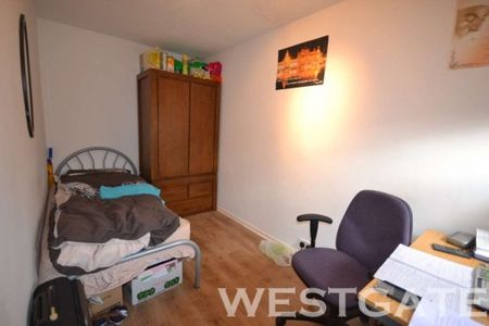 4 Bed - Pitcroft Avenue, University Area - Photo 5