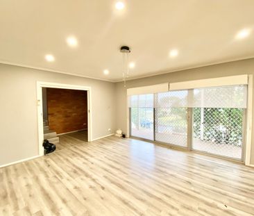 HUGE FAMILY HOME! - Photo 5