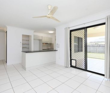 Air Conditioned - Fully Tiled - Two Living Areas - New Curtains - 1... - Photo 5