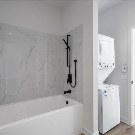 Nouveau 4½ à louer — à deux pas du R.E.M.Deux-Montagnes! - Photo 4