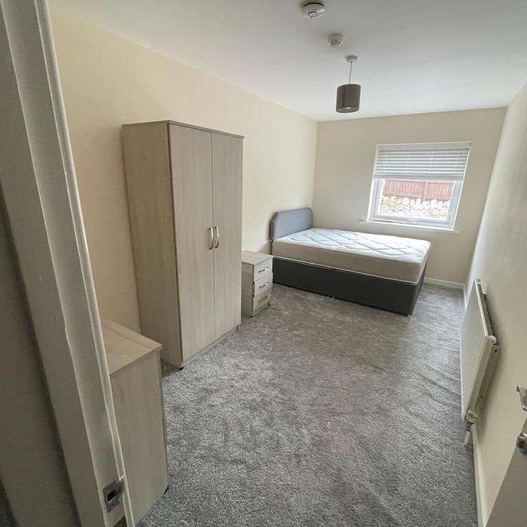 1 bedroom in a house share to rent - Photo 1