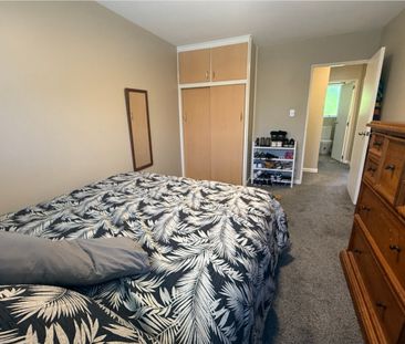 Modern, Private & Spacious – 3 Bedroom Home on Quiet Back Section - Photo 4