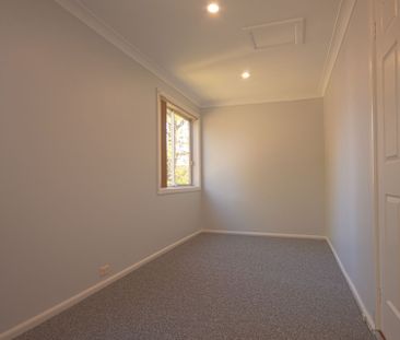 Cosy 3 bedroom unit with water and lawns mowing included - Photo 5