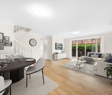 Three bedroom duplex in sought after location! - Photo 1