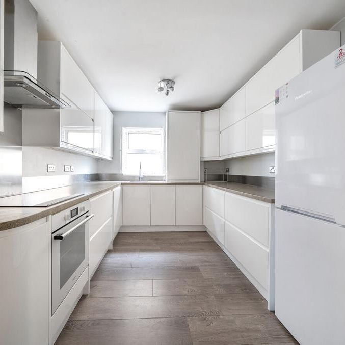 2 bedroom maisonette to rent - Photo 1