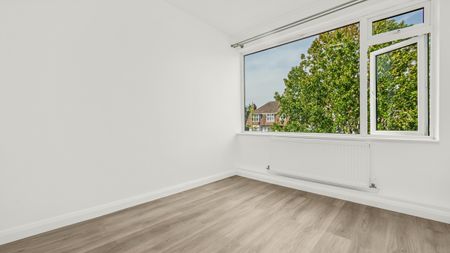 3 Bed Flat, Park Farm Close, N2 - Photo 5