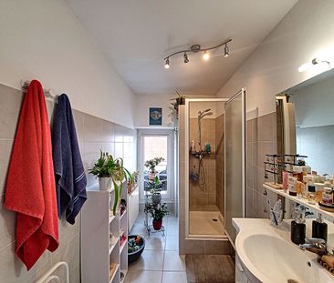 Noves : Appartement grand T2 au 2ème étage, - Photo 2