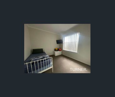 Lovely low maintenance home in quiet street - Photo 3