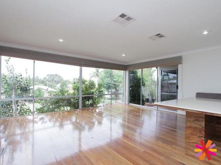 FAMILY HOME - Photo 4