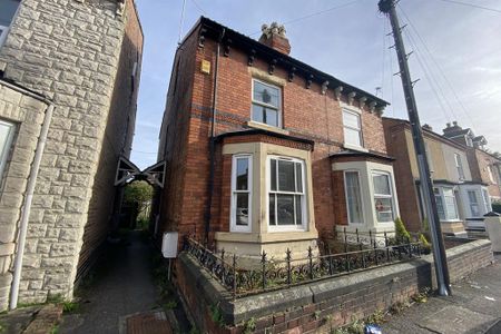 4 bedroom semi-detached house to rent - Photo 3