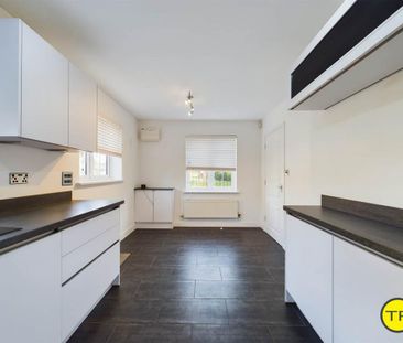 4 bedroom detached house to rent - Photo 4