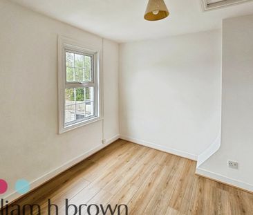 Arbour Lane, Chelmsford - Photo 2
