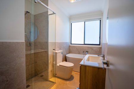 1 Strawberry Terrace, Glendale NSW 2285 - House For Rent | Domain - Photo 4