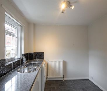 3 bedroom end of terrace house to rent - Photo 5