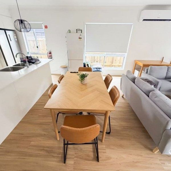 TWO Exclusive-use rooms - Modern Fully Furnished Shared Home in Greenbank | Ensuite Room | Extra Media Room - Photo 1