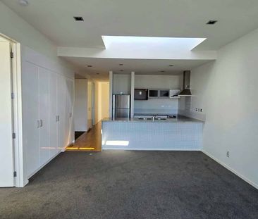 Top-Floor Parnell Living - Photo 2