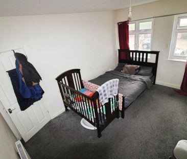 3 bedroom end of terrace house to rent - Photo 2