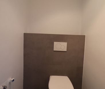 Gerenoveerde woning met 3 slaapkamers, terras met tuin en carport. - foto 6