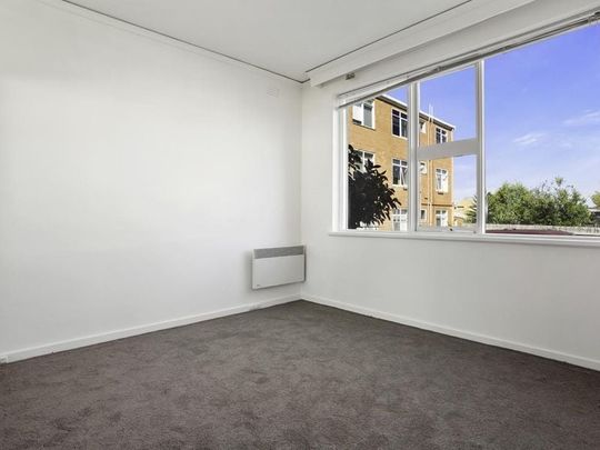 MODERN AND BRIGHT WITH PRIVATE COURTYARD! - Photo 1