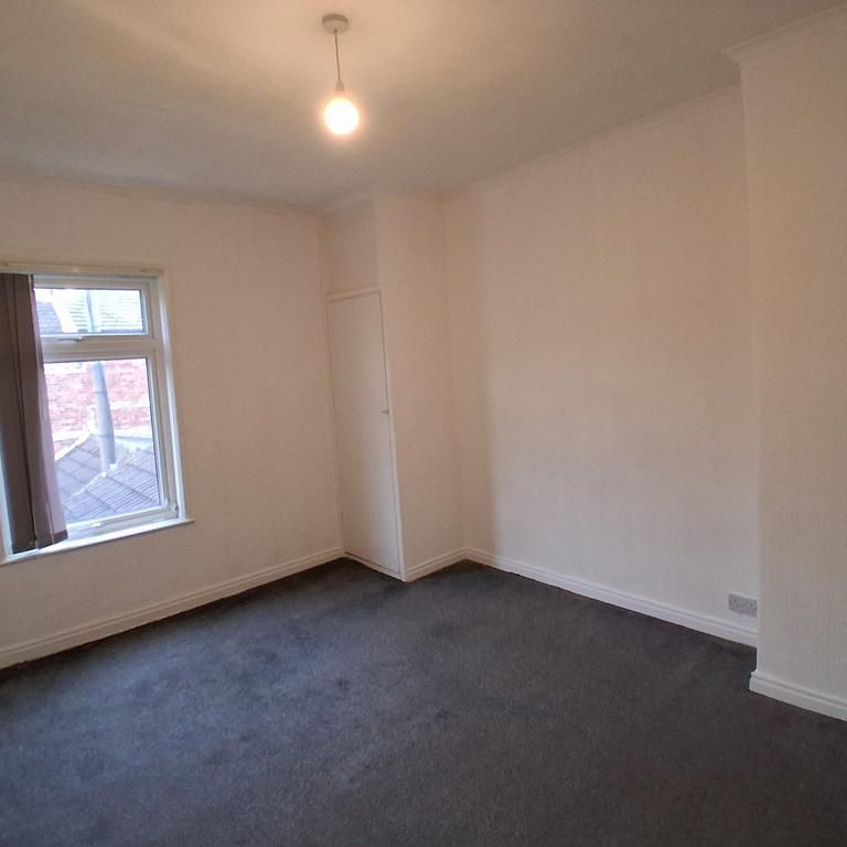3 bedroom end of terrace house to rent - Photo 1