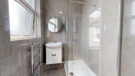 3 bedroom apartment to rent - Photo 3