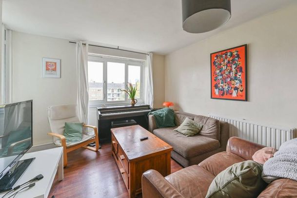 3 bedroom flat to rent - Photo 1