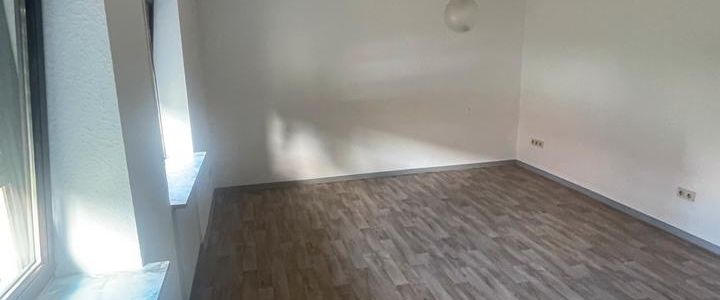 Großzügige 2 Zimmer Wohnung mit Vordergarten in Mannheim Schönau - Foto 1