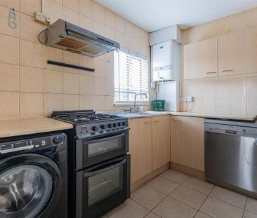 3 bedroom end of terrace house to rent - Photo 1