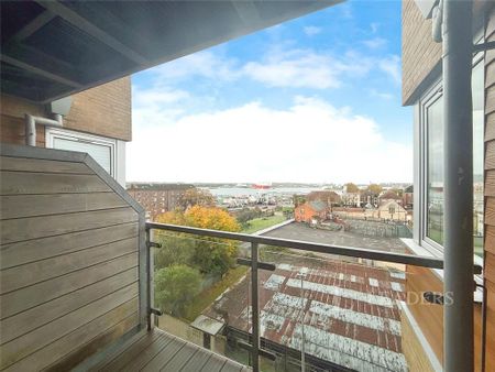 2 bedroom flat to rent - Photo 2