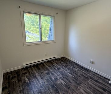 For Lease - 512 MOSLEY Street Unit# UNIT A, Wasaga Beach, Ontario - Photo 1