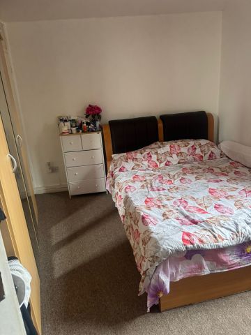 2 Bed Flat, Gaitskell House, E6 - Photo 3