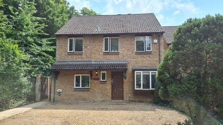4 bedroom detached house to rent - Photo 3