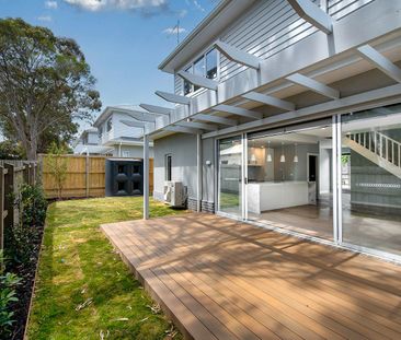 Luxurious townhouse, heart of Blackburn South - Photo 1