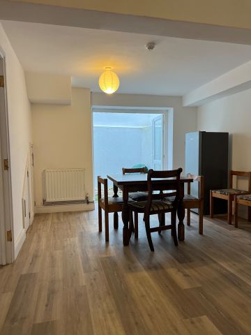 6 Bed Terraced House, Over Street, BN1 - Photo 4