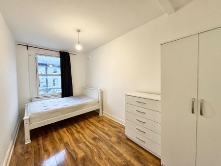 4 bedroom flat to rent - Photo 5