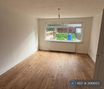 4 bedroom end of terrace house to rent - Photo 1