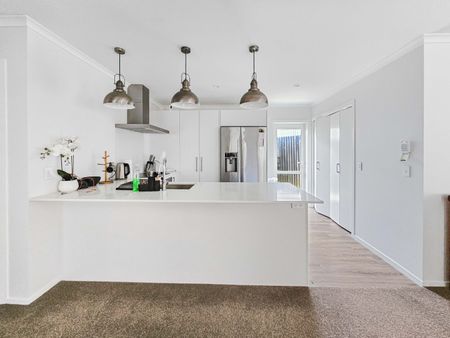 Superb Wainui Living! - Photo 5