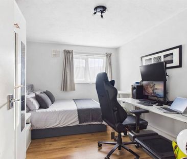 Flat to Rent: Royal Connaught Apartments, E16 - Photo 5