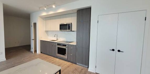 Brand-New, Spacious 2-Bed + Den, 2-Bath in Port Credit! (Missinihe) - Photo 2