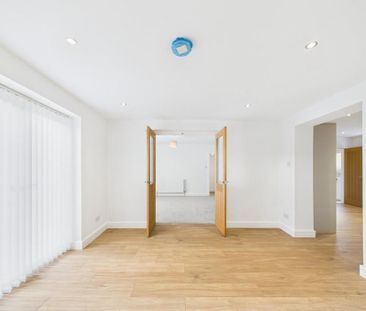 4 bedroom detached house to rent - Photo 3