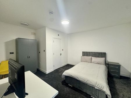 1 bedroom in a house share to rent - Photo 2