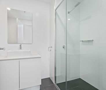 An elevated escape with light, lifestyle & views - Photo 2