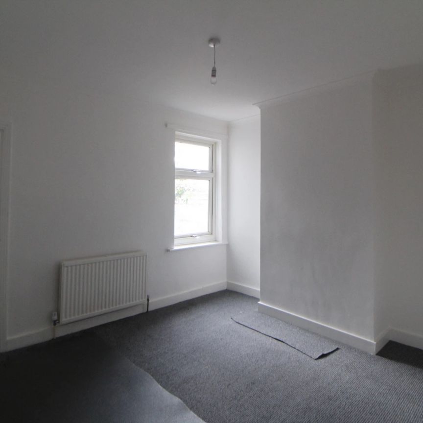To Rent Layfield Road, Gillingham, Gillingham, ME7 £1,400 pcm - Photo 1