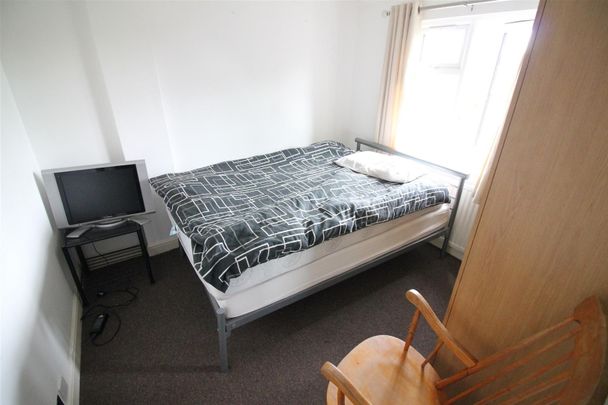 Oakdene Road, Uxbridge - Photo 1