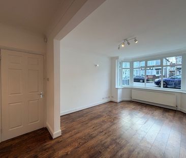4 Bed Terraced House, Evelyn Avenue, NW9 - Photo 3
