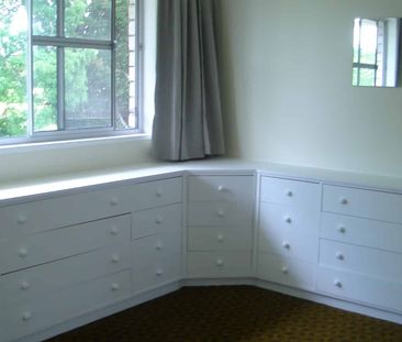 Two Bedroom Home with Double Garage – Close to Local School - Photo 5