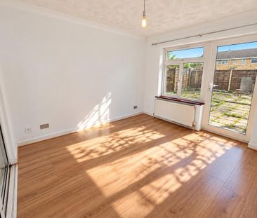 4 bedroom end of terrace house to rent - Photo 2
