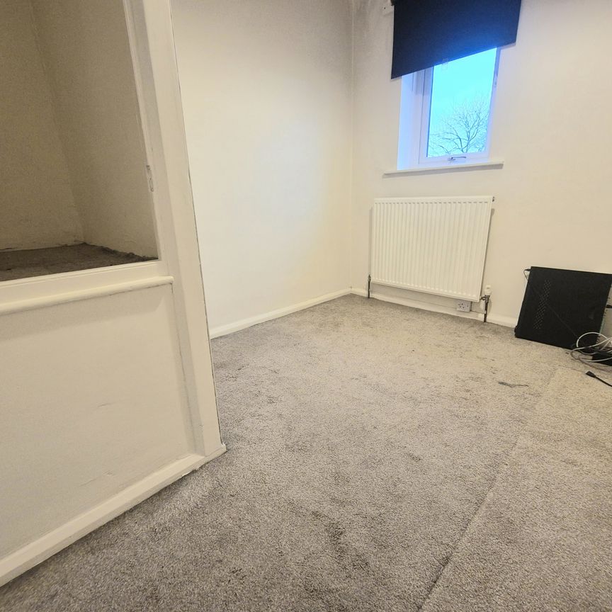 Cousin Lane, Halifax - Photo 1