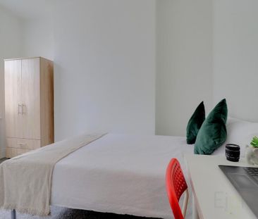 6 bedroom terraced house to rent - Photo 2